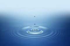 <b>水滴石穿不是水的力量，而是重复和坚持的力量</b>