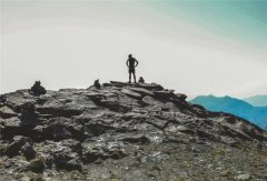 <b>才华是刀刃，辛苦是磨刀石，再锋利的刀刃，若</b>