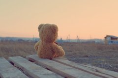 <b>当幻想和现实面对时，总是很痛苦的，要么被痛</b>
