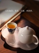 <b>人生如茶：空杯以待，方能品出真味</b>