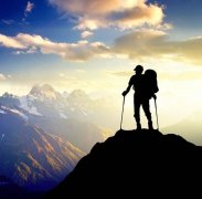 <b>人生如同攀登，只有登上山顶才能看到更美的风</b>