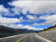 <strong>道路就是生活</strong>