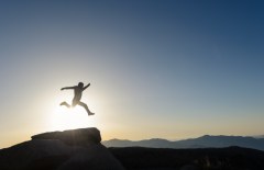 <b>害怕一件事，还是要去做，那才是勇敢</b>