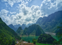 <b>苦厄难磨凌云志，不死终有出头日</b>