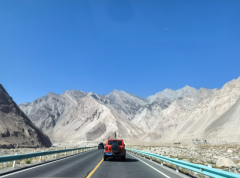 <b>三次左转，就是右转；慢慢来，一切都在变好</b>