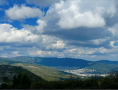 <b>诋毁的真相是仰望，你不会因为别人的贬低而贬</b>