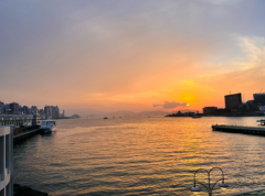 <b>真正能够治愈你的，从来不是时间或是某个人，</b>