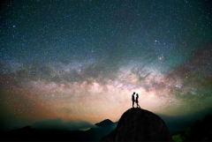 <strong>生命中的每一次遇见，都是为了帮你完成自己的</strong>