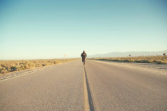 <strong>别美化没选的路，对错都算数，脚</strong>