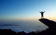 <strong>人生如登山，可人生的目的不只是</strong>